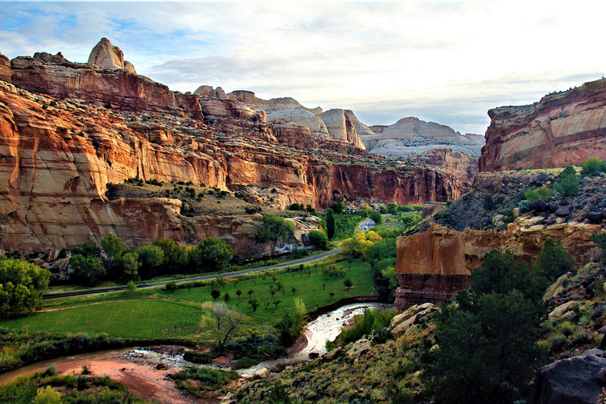 Capitol Reef National Park: Chimney Rock Canyon to Pleasant Creek