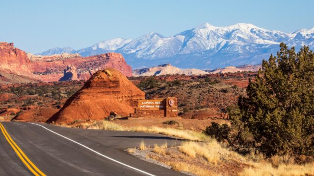 Highway24-CapitolReefSign-BackDrop-2500w