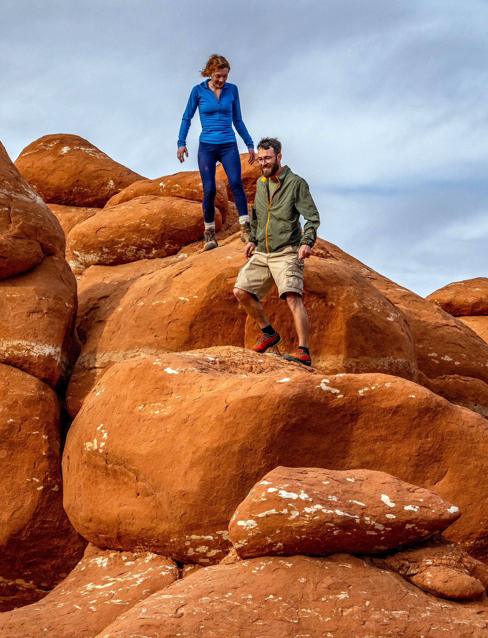 Little-Egypt-Couple-Descends-Rocks-2500pix_DSC5466